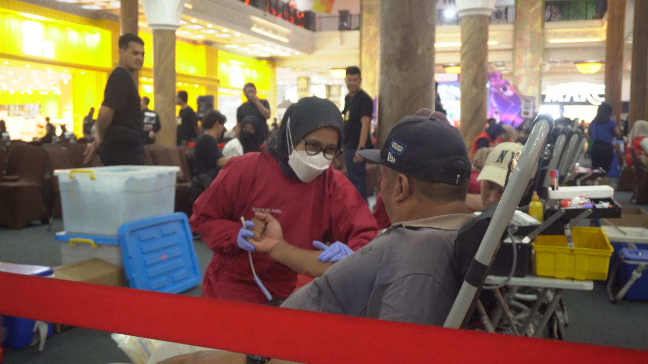 Donor Darah, Give Blood Give Love - Photo 1